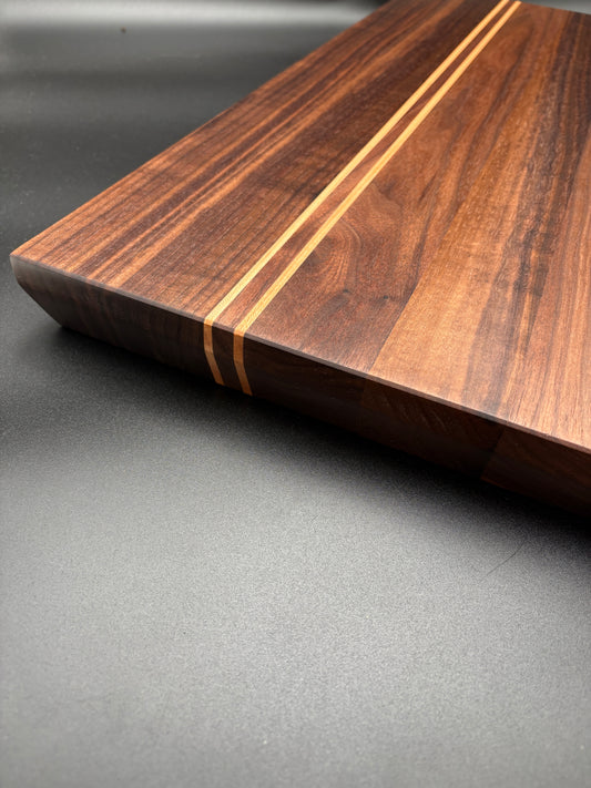Black Walnut Edge-Grain Cutting Board – 19 × 13 in